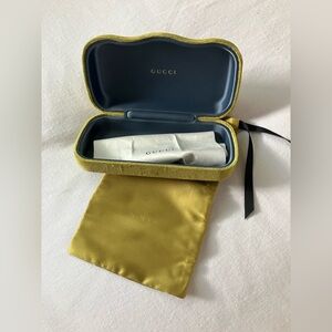 New Gucci sunglass case chartreuse green  velvet & silky bag